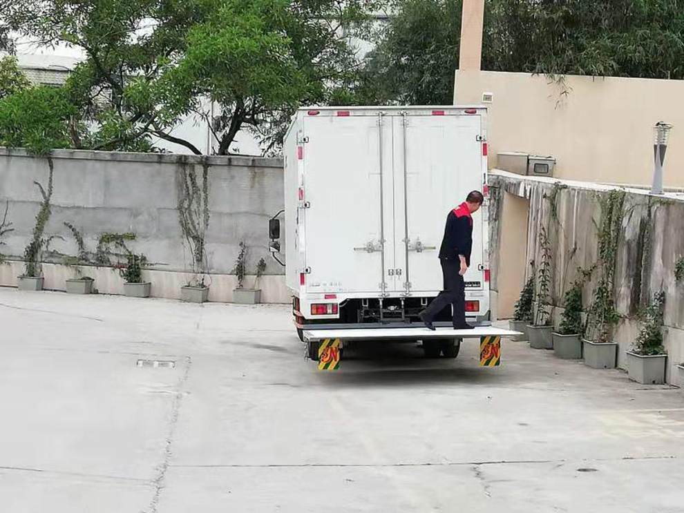 Aluminium truck tail lift